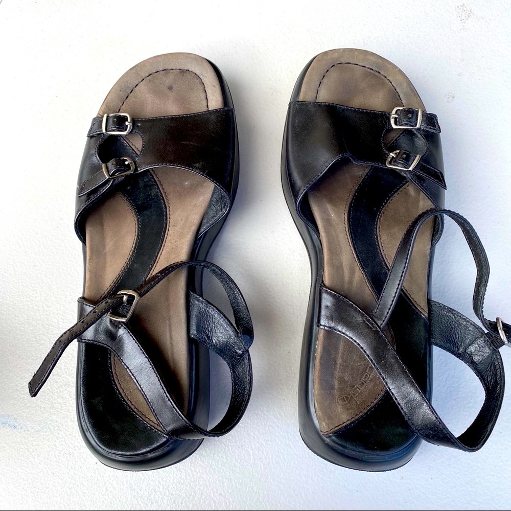 Dansko women’s leather strap sandals size 9